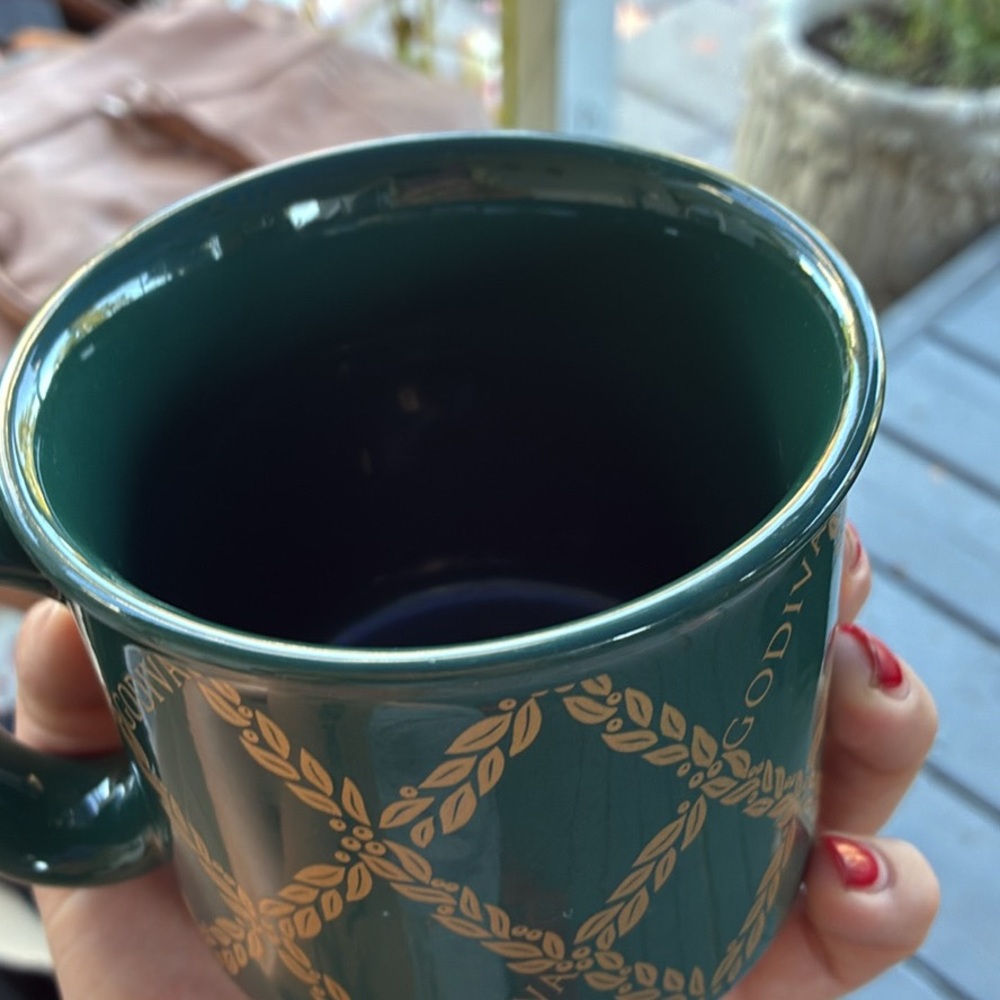 Godiva Emerald Green Ceramic Mug with Gold Laurel Motif - Picture 2 of 2